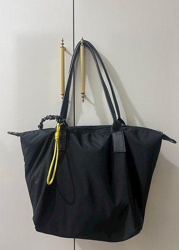 Stradivarius Siyah Fermuarlı Spor Tarz Kadın Çanta