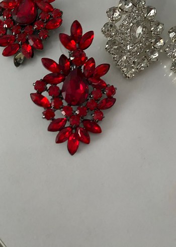 Kırmızı Pul İşlemeli Gotik Taç - Görsel 4