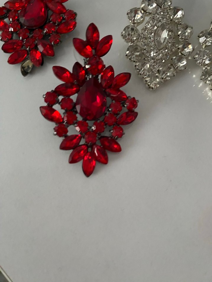 Kırmızı Pul İşlemeli Gotik Taç - Görsel 4