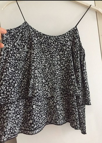 Siyah Beyaz Çiçek Desenli Askılı Bluz
