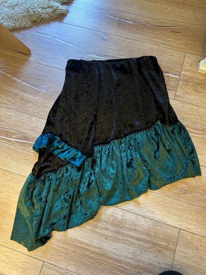 El Yapımı Asimetrik Kadife Etek - Görsel 2