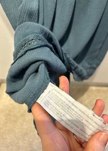 Mango Nakışlı Viskon Bluz  Arka Düğmeli & Yırtmaçlı  - Görsel 3