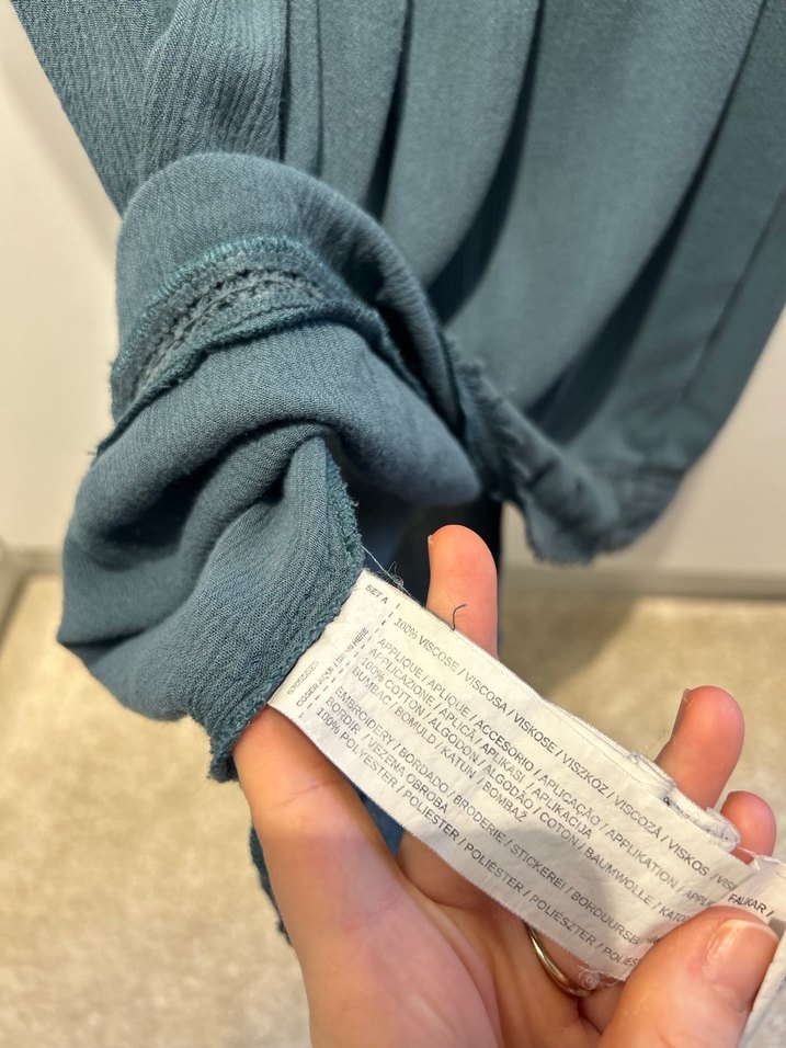 Mango Nakışlı Viskon Bluz  Arka Düğmeli & Yırtmaçlı  - Görsel 3