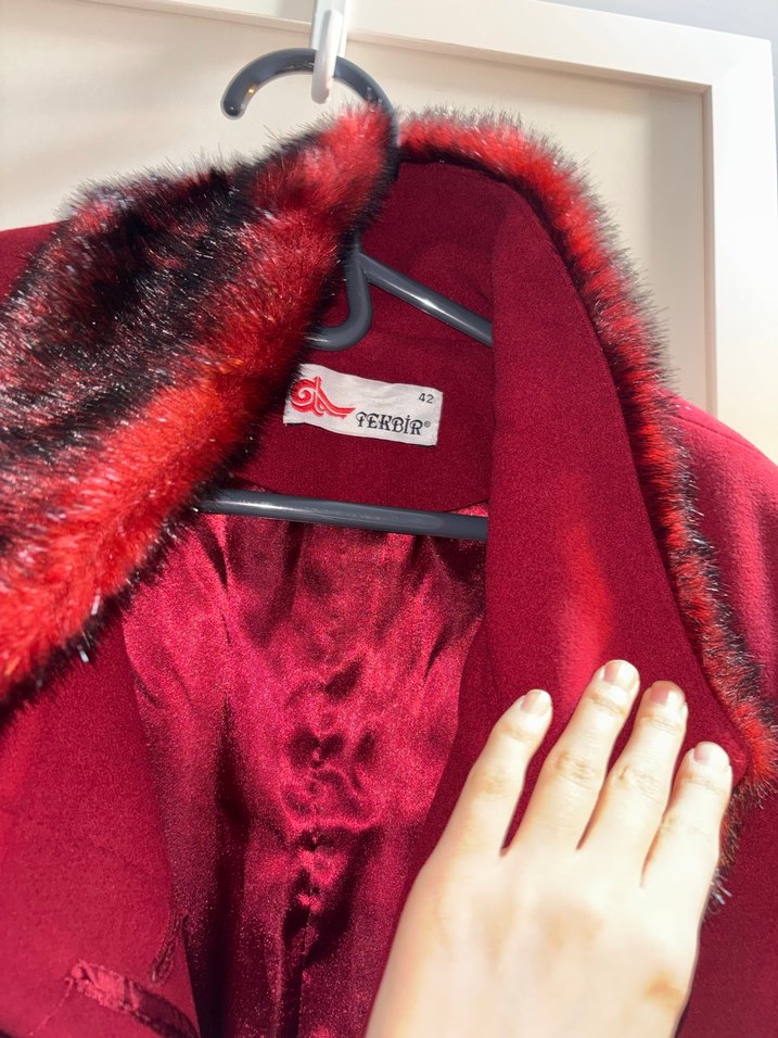 Kırmızı Kürk Yakalı Kadın Kaban - Görsel 2