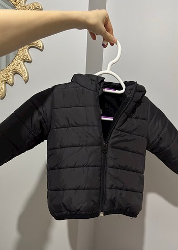 Erkek Çocuk Siyah Kapüşonlu Mont - Görsel 2
