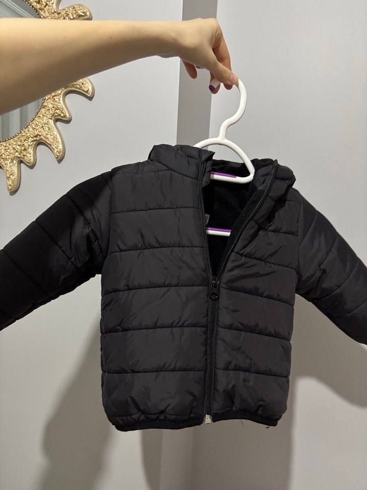 Erkek Çocuk Siyah Kapüşonlu Mont - Görsel 2