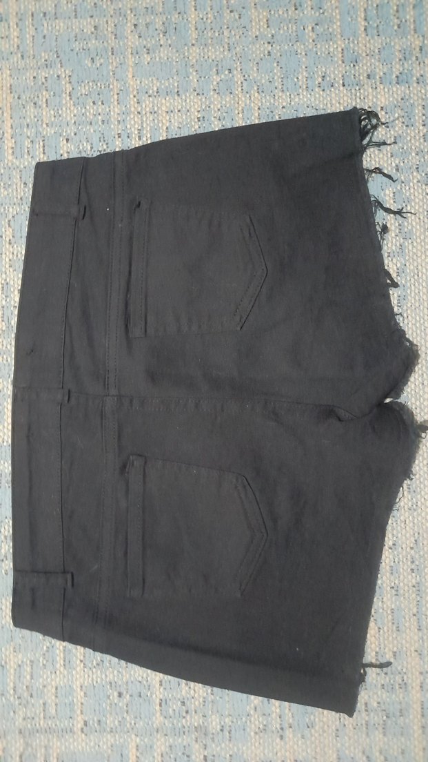 Düğmeli Siyah yırtık Kot Şort - Görsel 2