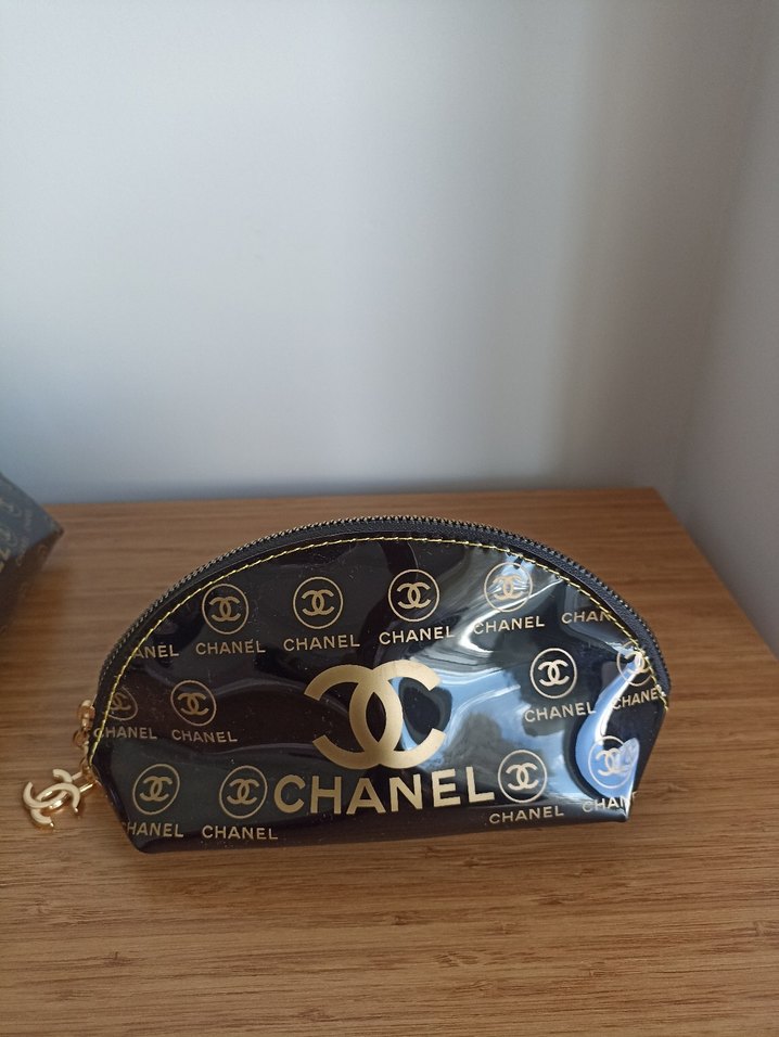 Altın Renkli Fermuarlı Kadın Makyaj Çantası Replica - Görsel 2