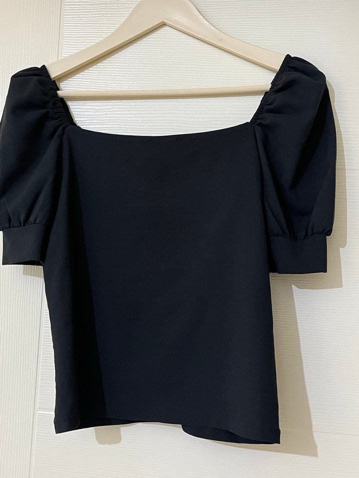 Düğmeli Siyah Mini V Yaka Bluz - Görsel 3