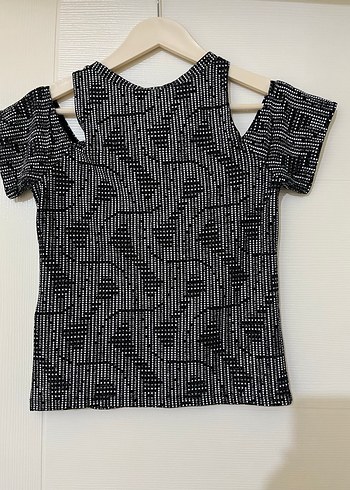 Siyah Desenli Kısa Kollu Bluz - Görsel 2