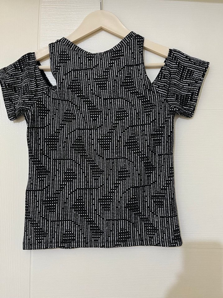 Siyah Desenli Kısa Kollu Bluz - Görsel 2