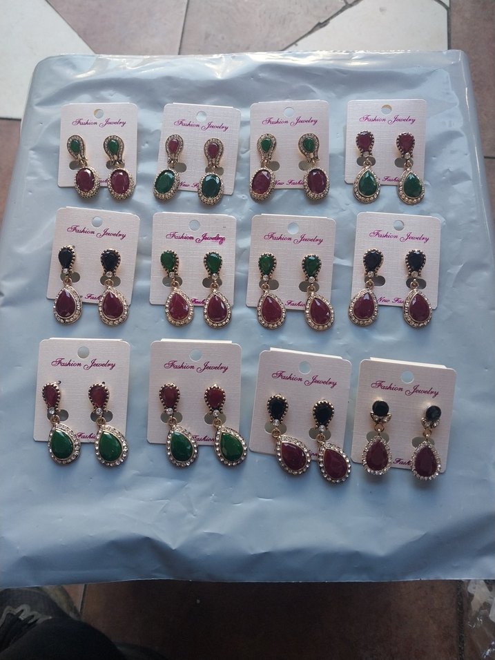 Renkli Boncuklu Kısa Kadın Küpeleri - Görsel 2