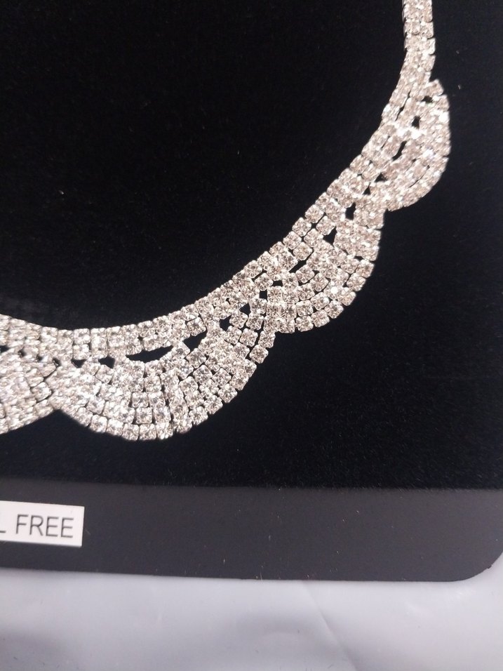 Beyaz Parlak İşlemeli Kadın Takı Seti - Görsel 4