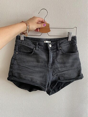 H&M xs siyah şort