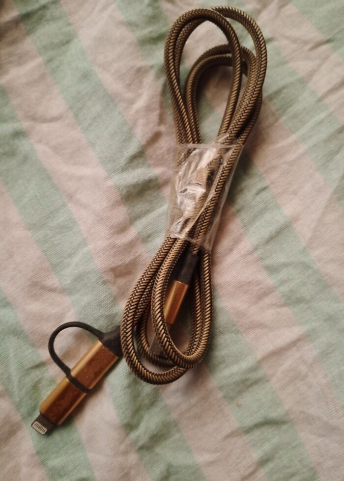 iPhone şarj cihazı  - Görsel 2