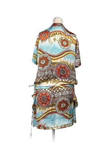 m Beden PreLoved Kısa Elbise %70 İndirimli.