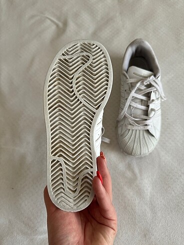 32 Beden beyaz Renk Adidas superstar