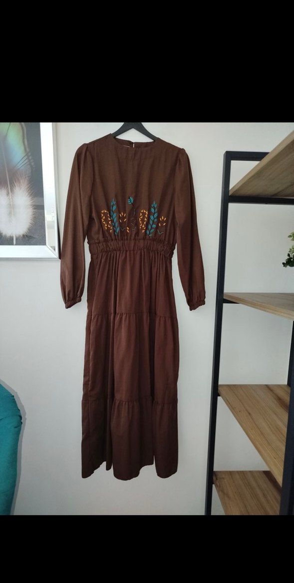 Uzun Kollu Kahverengi Nakışlı Bohem Elbise - Görsel 4