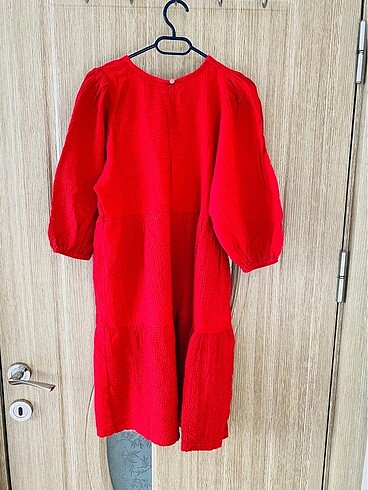 Kırmızı elbise - Görsel 2