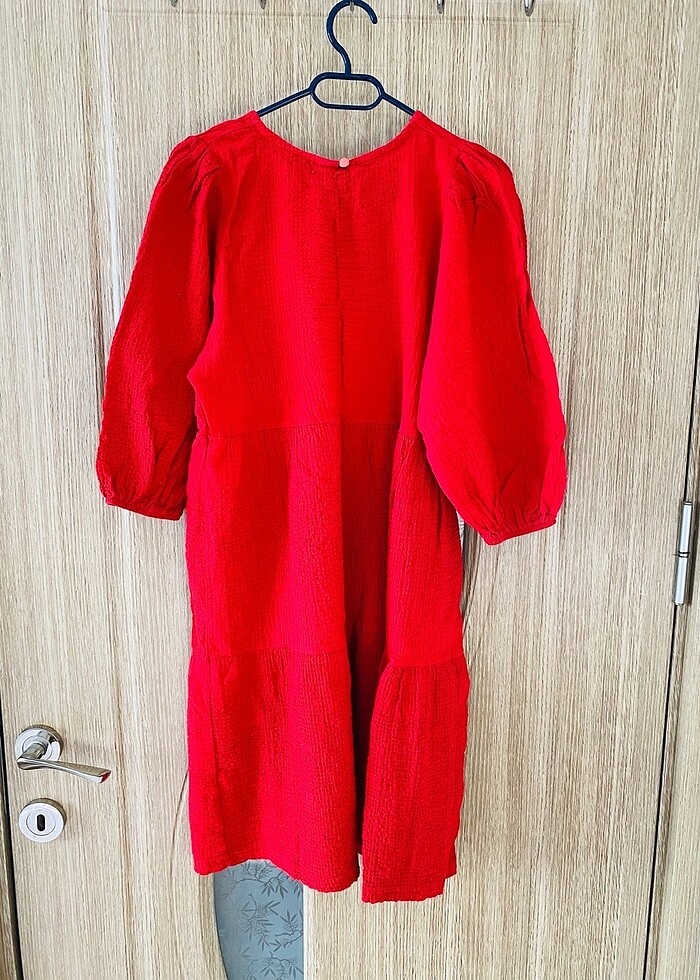 Kırmızı elbise - Görsel 2