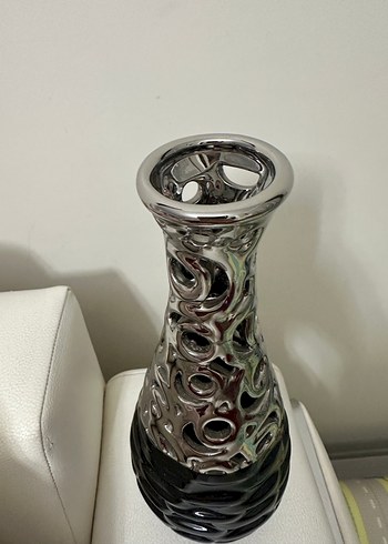 Delikli Siyah ve Gümüş Vazo - Görsel 3