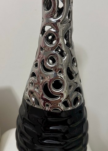 Delikli Siyah ve Gümüş Vazo - Görsel 2