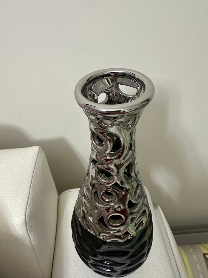 Delikli Siyah ve Gümüş Vazo - Görsel 3