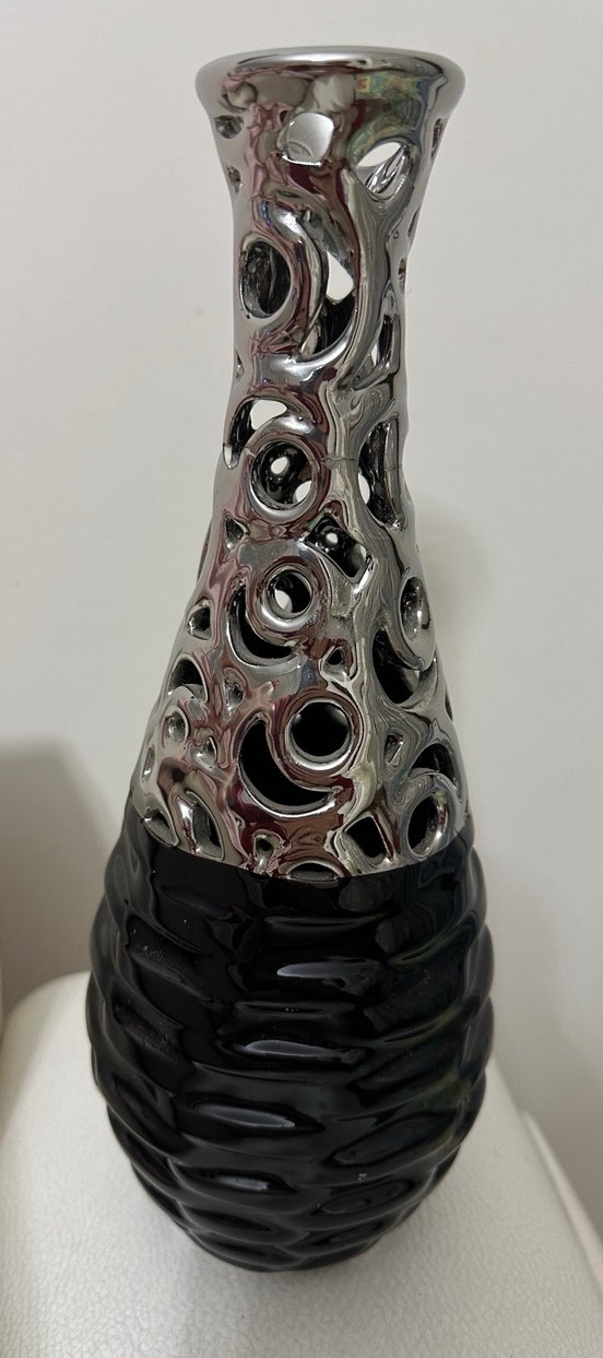 Delikli Siyah ve Gümüş Vazo - Görsel 2