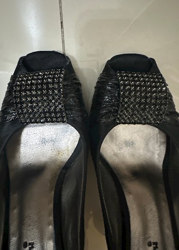 Siyah Yılan Derisi Desenli Tokalı Topuklu Ayakkabı - 39 numara - Görsel 2