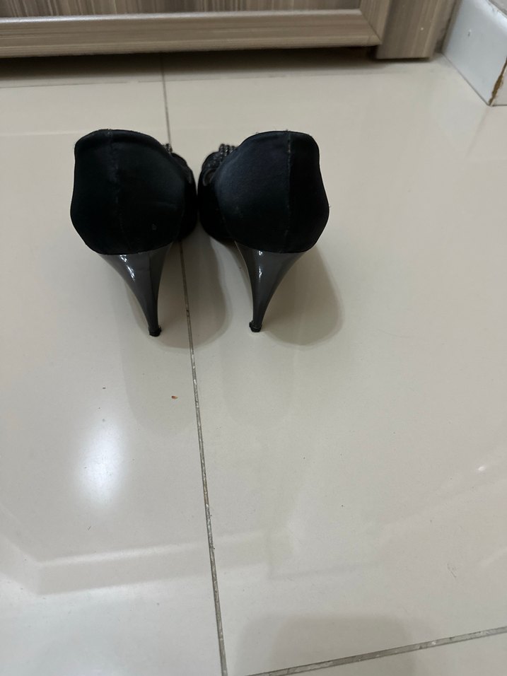 Siyah Yılan Derisi Desenli Tokalı Topuklu Ayakkabı - 39 numara - Görsel 3