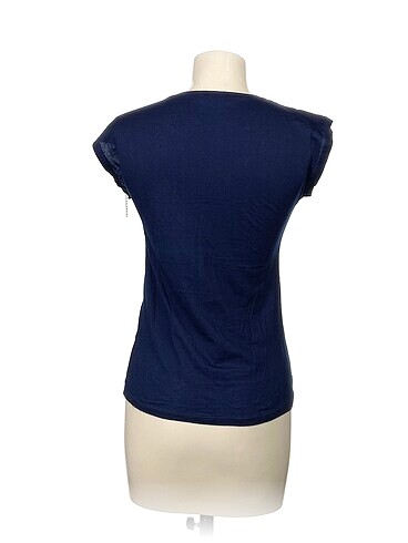 l Beden PreLoved T-shirt %70 İndirimli.