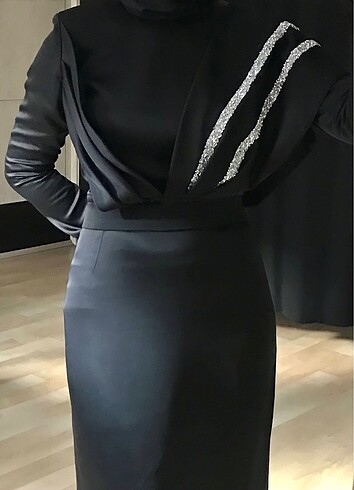 ayşe aydın saten siyah elbise