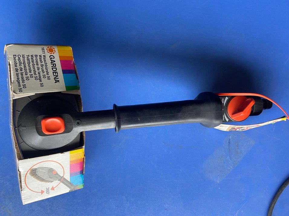 Gardena  Alman Siyah Elektrikli Temizlik Fırçası - Görsel 5