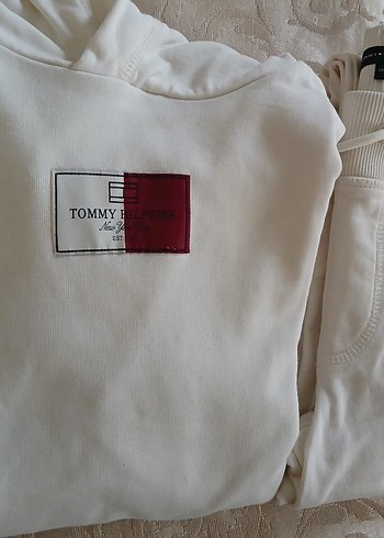 Tommy Hilfiger 9 Yaş