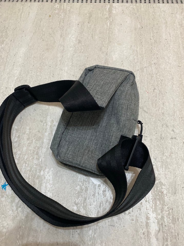 LC Waikiki Gri Siyah Minimal Çapraz Çanta — görsel 5/5