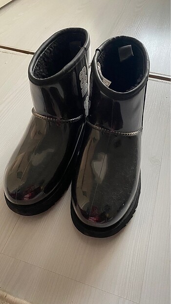 38 Beden Ugg bayan bot