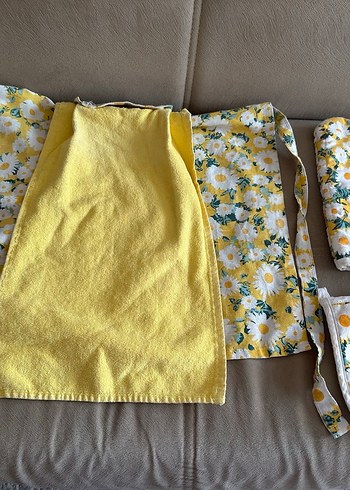 Sarı Çiçek Desenli Mutfak Önlüğü eldiven tutacak seti - Görsel 2
