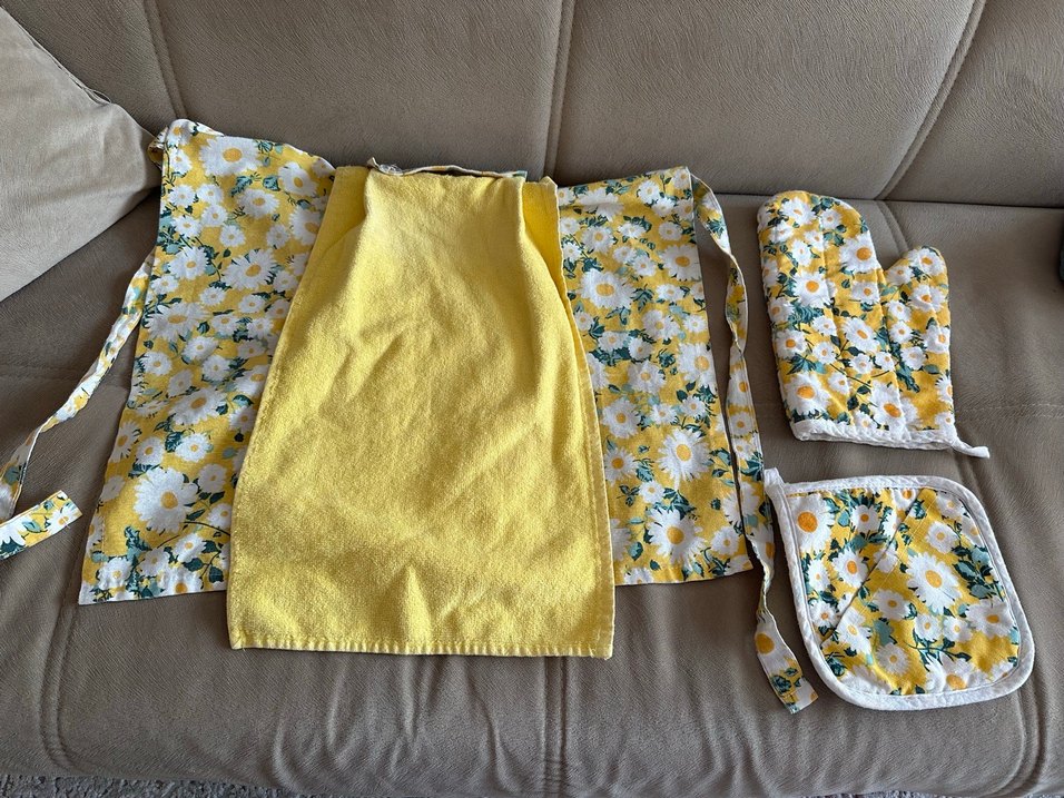 Sarı Çiçek Desenli Mutfak Önlüğü eldiven tutacak seti - Görsel 2