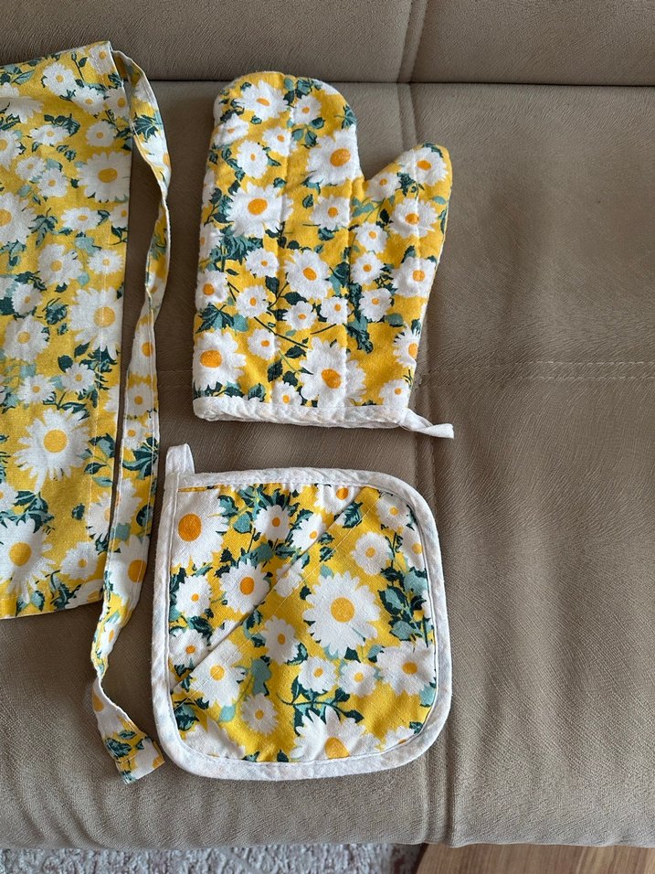 Sarı Çiçek Desenli Mutfak Önlüğü eldiven tutacak seti - Görsel 5