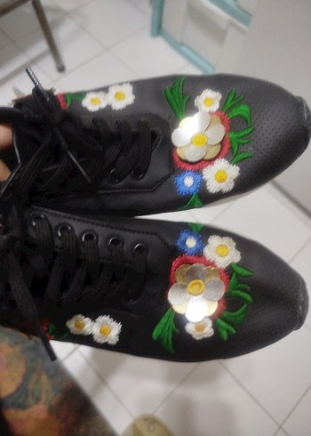 Çiçek İşlemeli Çok Renkli Kadın Spor Ayakkabı - Görsel 8