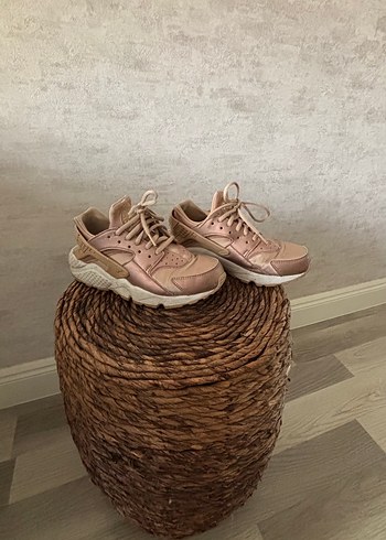 Nike Bej Dolgu Topuklu Kadın Spor Ayakkabı