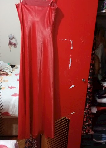 Kırmızı İşlemeli Straplez Uzun Abiye Elbise - Görsel 3