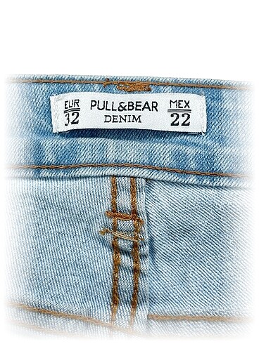 32 Beden Pull and Bear Mini Şort %70 İndirimli.