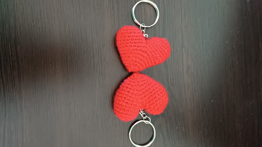 Örgü Kırmızı Kalp Anahtarlık - Görsel 2