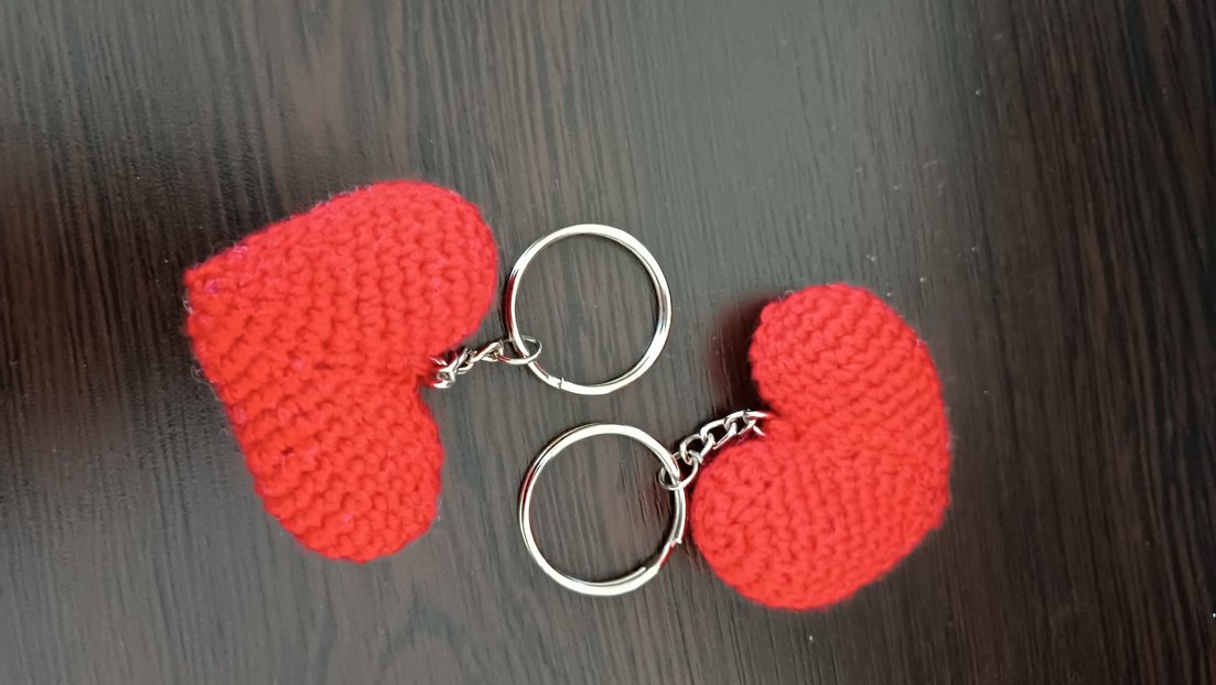Örgü Kırmızı Kalp Anahtarlık - Görsel 3