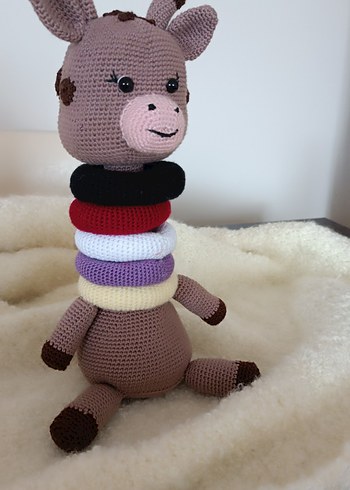 Renkli Halka Oyuncaklı Gri Örgü Zürafa - Görsel 2