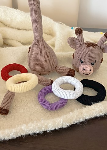 Renkli Halka Oyuncaklı Gri Örgü Zürafa - Görsel 5