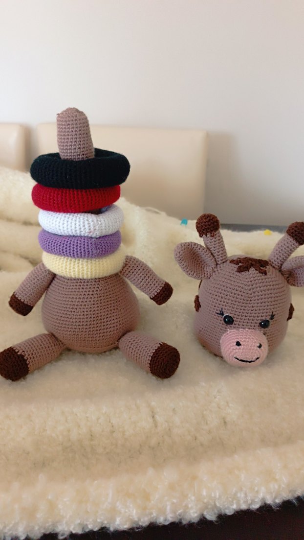 Renkli Halka Oyuncaklı Gri Örgü Zürafa - Görsel 4