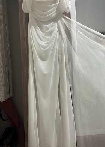 Kayık yaka drapeli yırtmaçlı uzun simli abiye - Görsel 2