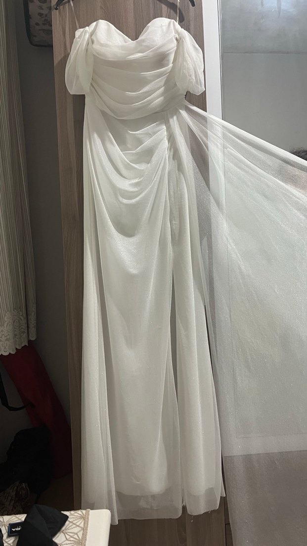 Kayık yaka drapeli yırtmaçlı uzun simli abiye - Görsel 2